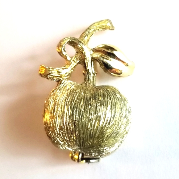 Vintage fruit brooch small pin gold tone apple peach plum - Picture 1 of 8